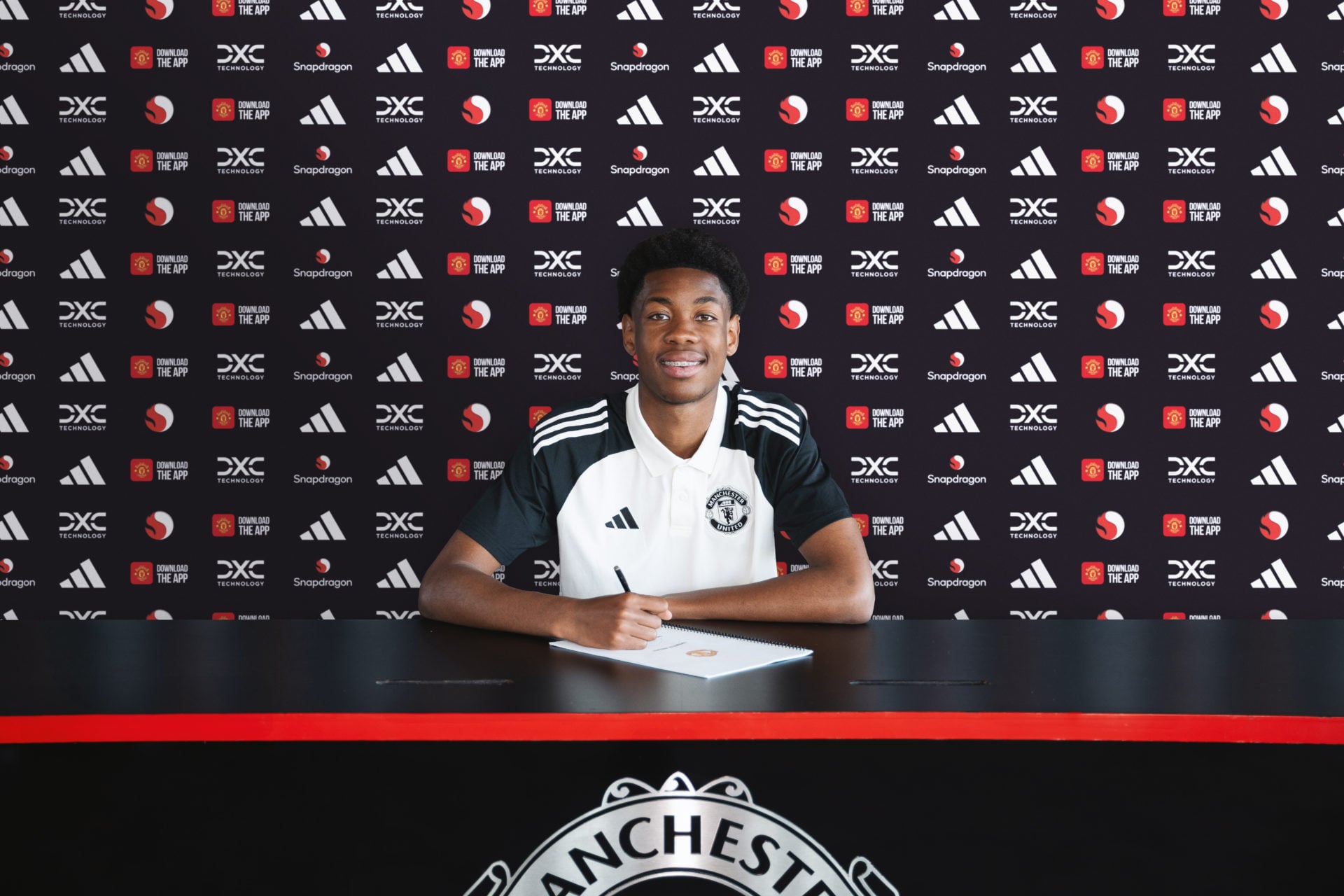 O atacante esquecido Enzo Kana-Biyik finalmente é esperado no Man Utd pela primeira pré-temporada, apesar da reviravolta de Sekou Kone