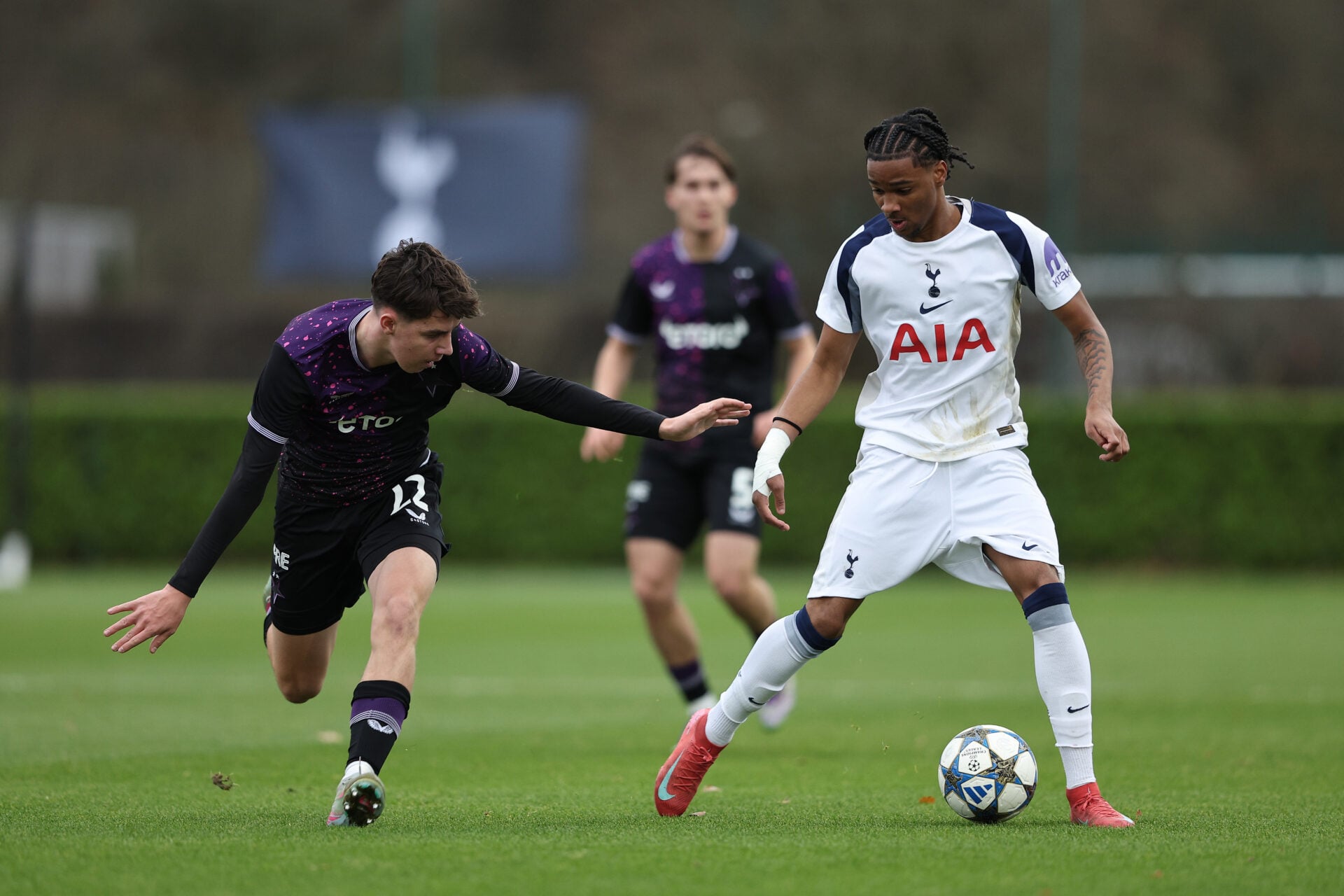 O especialista do Spurs admite que Tynan Thompson será uma “grande perda” com o Man Utd se aproximando do garoto maravilha