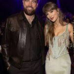 Uma festa que já foi apelidada de casamento real da América rapidamente se tornou a forma de ganhar dinheiro do século, enquanto Taylor Swift e Travis Kelce usam suas núpcias para lucrar
