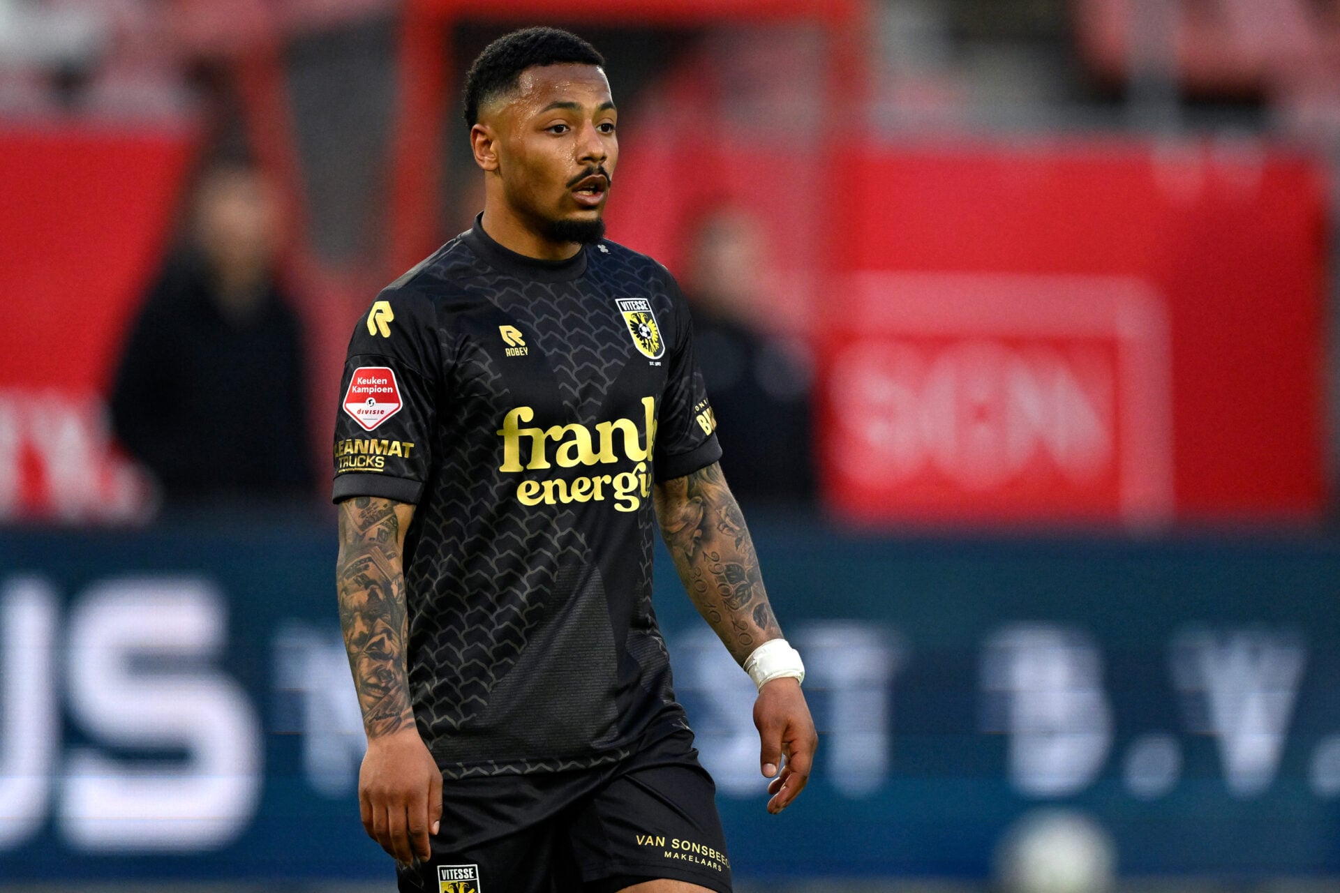 O ex-talento do Man Utd, Dillon Hoogewerf, assina pelo clube da Ligue 2 depois de reacender sua carreira na Holanda