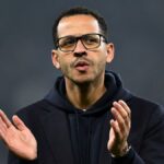 O ex-técnico do Chelsea, Rosenior, assume a função de treinador do Paris FC