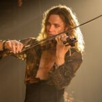 O figurinista de 'The Vampire Lestat' analisa o guarda-roupa Rockstar de Lestat e os ovos de Páscoa escondidos da temporada