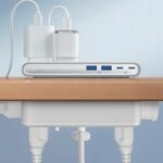 Anker Nano Power Strip na mesa