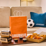 O hack mais recente do Grubhub permite que você adicione um sofá Lovesac ao seu pedido de asas – como se qualificar para esta promoção selvagem da Copa do Mundo