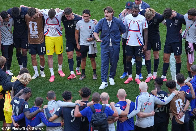 Mauricio Pochettino não pôde contar com dois membros importantes de sua equipe dos EUA para o jogo contra a Bélgica