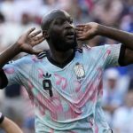 Romelu Lukaku, da Bélgica, comemora gol contra os EUA e eliminou o país da Copa do Mundo