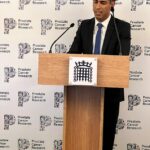 Rishi Sunak (foto) disse que quem quer que seja nomeado secretário de saúde deve pedir ao Comitê Nacional de Triagem do Reino Unido que reexamine o caso, levando em consideração os avanços no tratamento, modelagem e evidências emergentes.