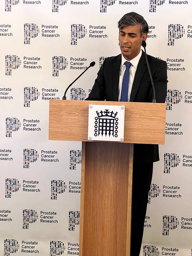 Rishi Sunak (foto) disse que quem quer que seja nomeado secretário de saúde deve pedir ao Comitê Nacional de Triagem do Reino Unido que reexamine o caso, levando em consideração os avanços no tratamento, modelagem e evidências emergentes.