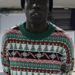 Bol Chuol foi identificado como piloto de barco do canal por causa de um suéter de Natal barulhento que ele usava