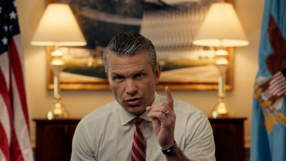 Secretário de Defesa Pete Hegseth / X via via Reuters - FOTO: O secretário de Defesa Pete Hegseth faz um anúncio nesta captura de tela tirada de um vídeo de folheto de um local desconhecido, lançado em 15 de julho de 2026.