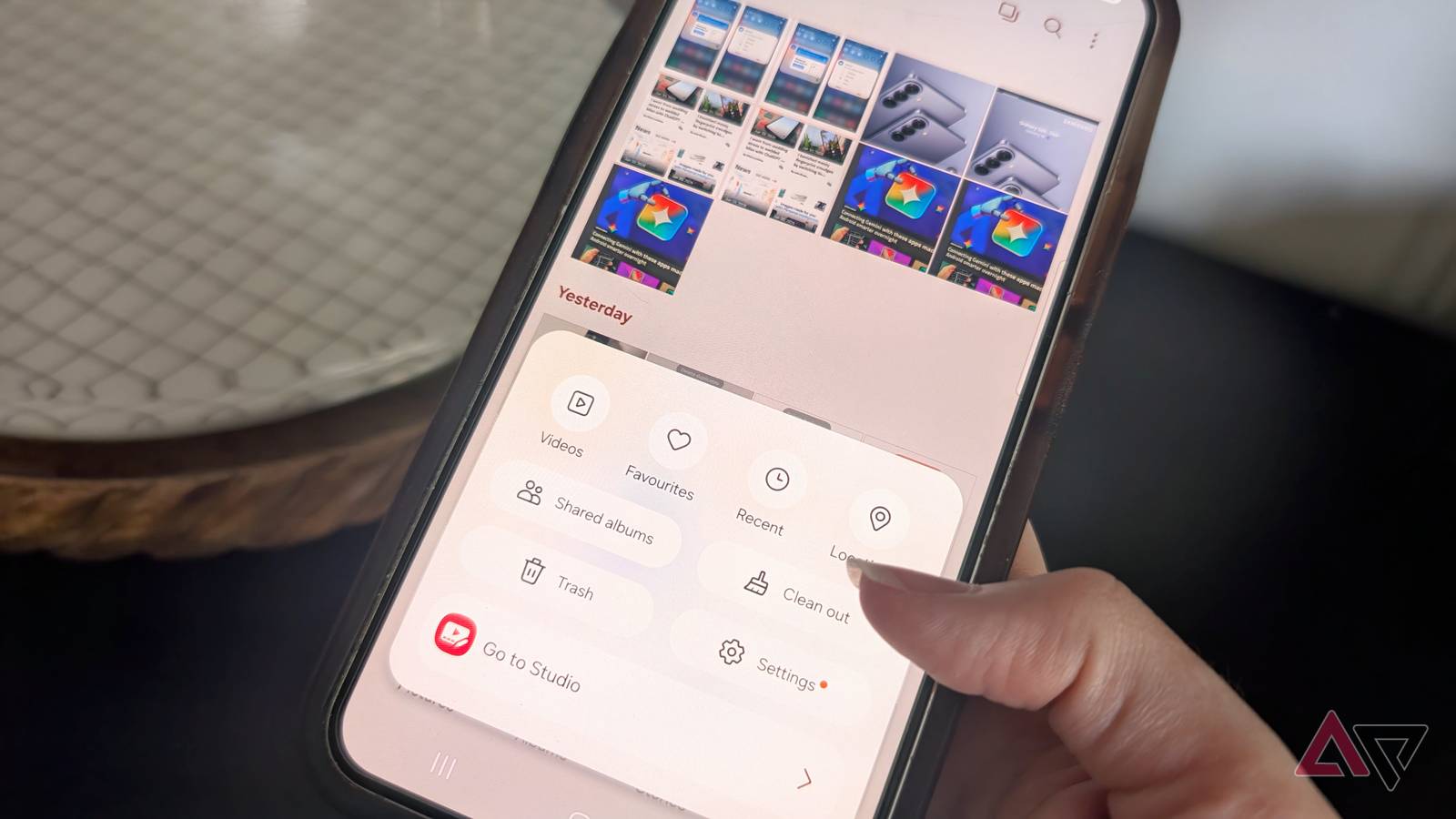Um Samsung Galaxy S25+ mostrando a tela de configuração do álbum privado