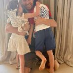 Príncipe Harry fotografado com seus filhos Archie e Lilibet em uma postagem do Dia dos Pais. As crianças conheceram seus avós reais na sexta-feira pela primeira vez desde 2022