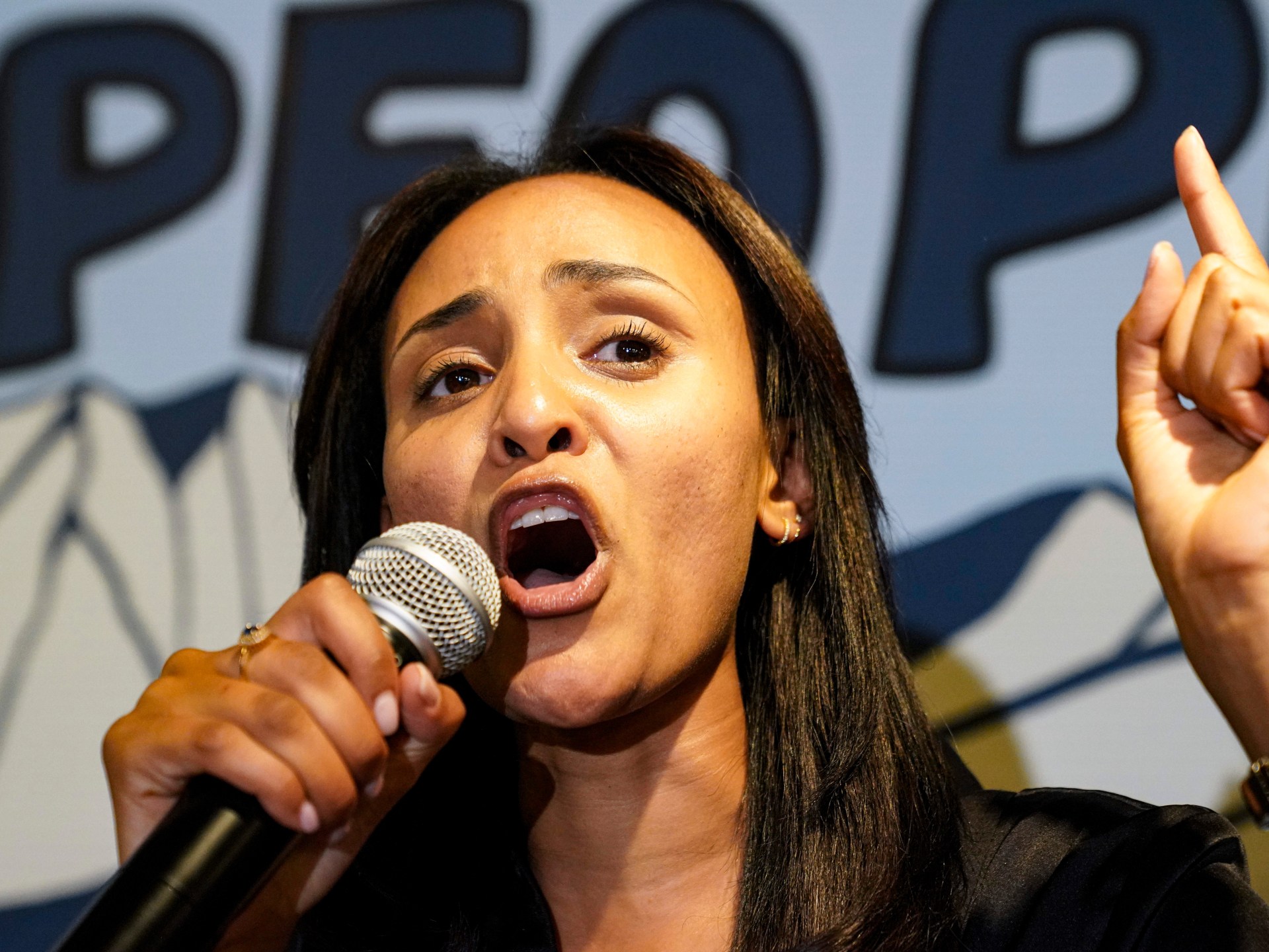 O socialista democrata Kiros derrota o titular de longa data nas primárias do Colorado