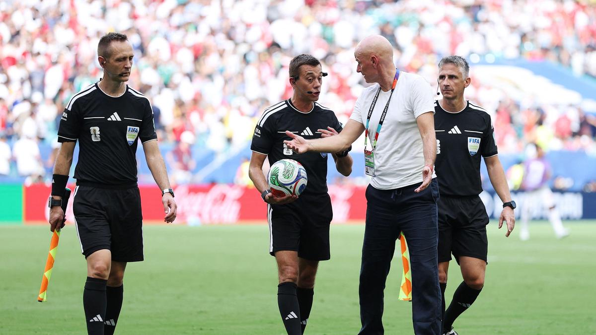 O técnico da Noruega, Solbakken, convenceu que a bola bateu no cabo antes do gol da Inglaterra nas quartas de final