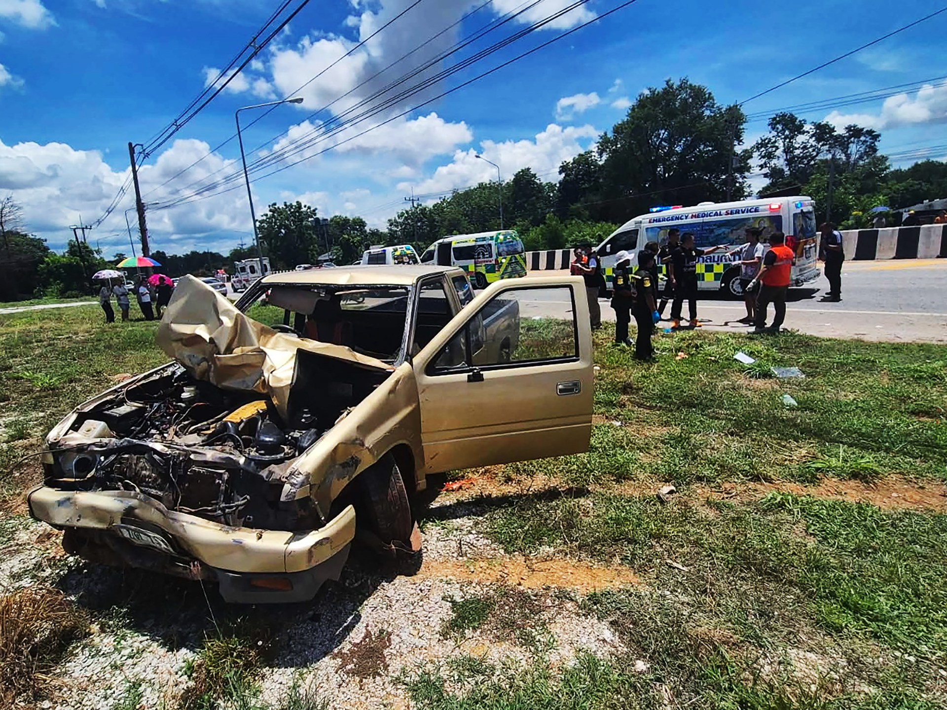 Oito monges tailandeses mortos após criança dirigir caminhão em procissão
