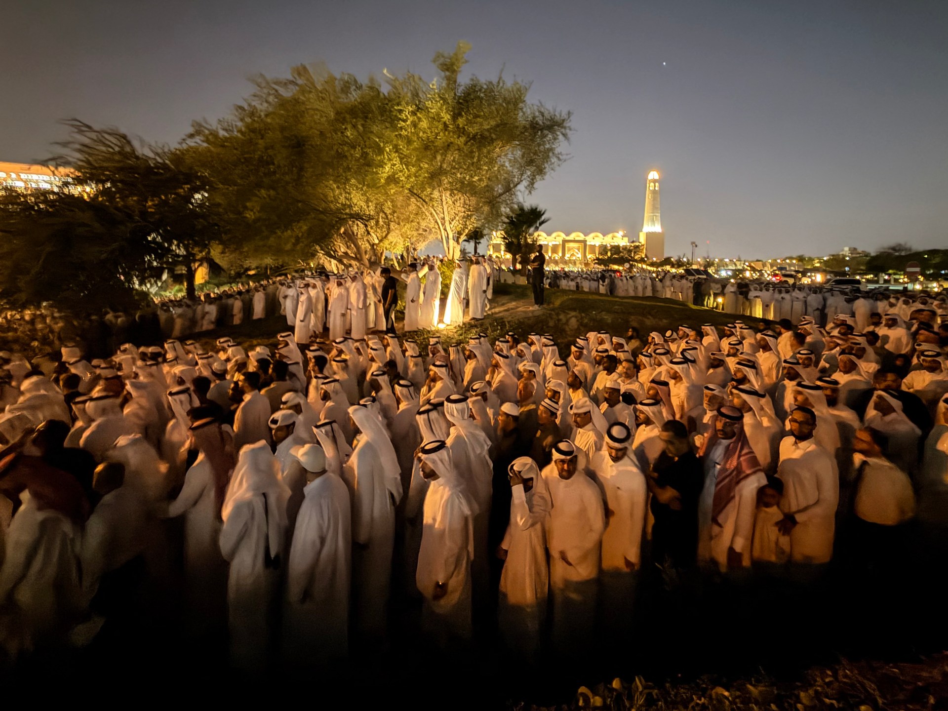 Orações fúnebres do Padre Emir Sheikh Hamad do Catar em Doha