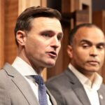Oregon AG busca adiamento da fusão Paramount-Warner Bros., sugere que a aprovação do DOJ foi 'corrupta'