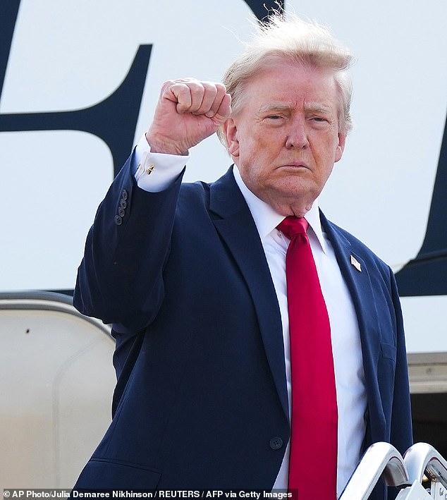 Os EUA foram avisados ​​por uma agência de inteligência ocidental de que o Irã estava planejando matar Donald Trump (foto) na Turquia