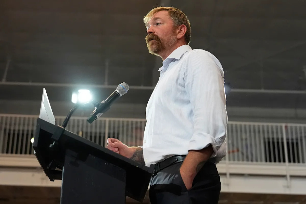 Os democratas começam a retirar o apoio de Platner depois que o candidato do Maine enfrenta uma alegação de agressão sexual