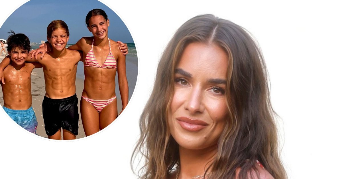 Os filhos de Jessie James Decker exibem seus abdominais durante as férias de verão na praia