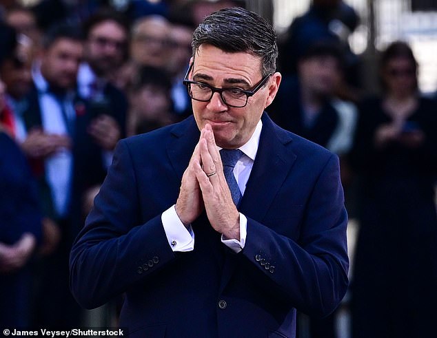 Os líderes da UE fizeram fila para elogiar o ex-prefeito da Grande Manchester depois que ele substituiu oficialmente Sir Keir Starmer hoje
