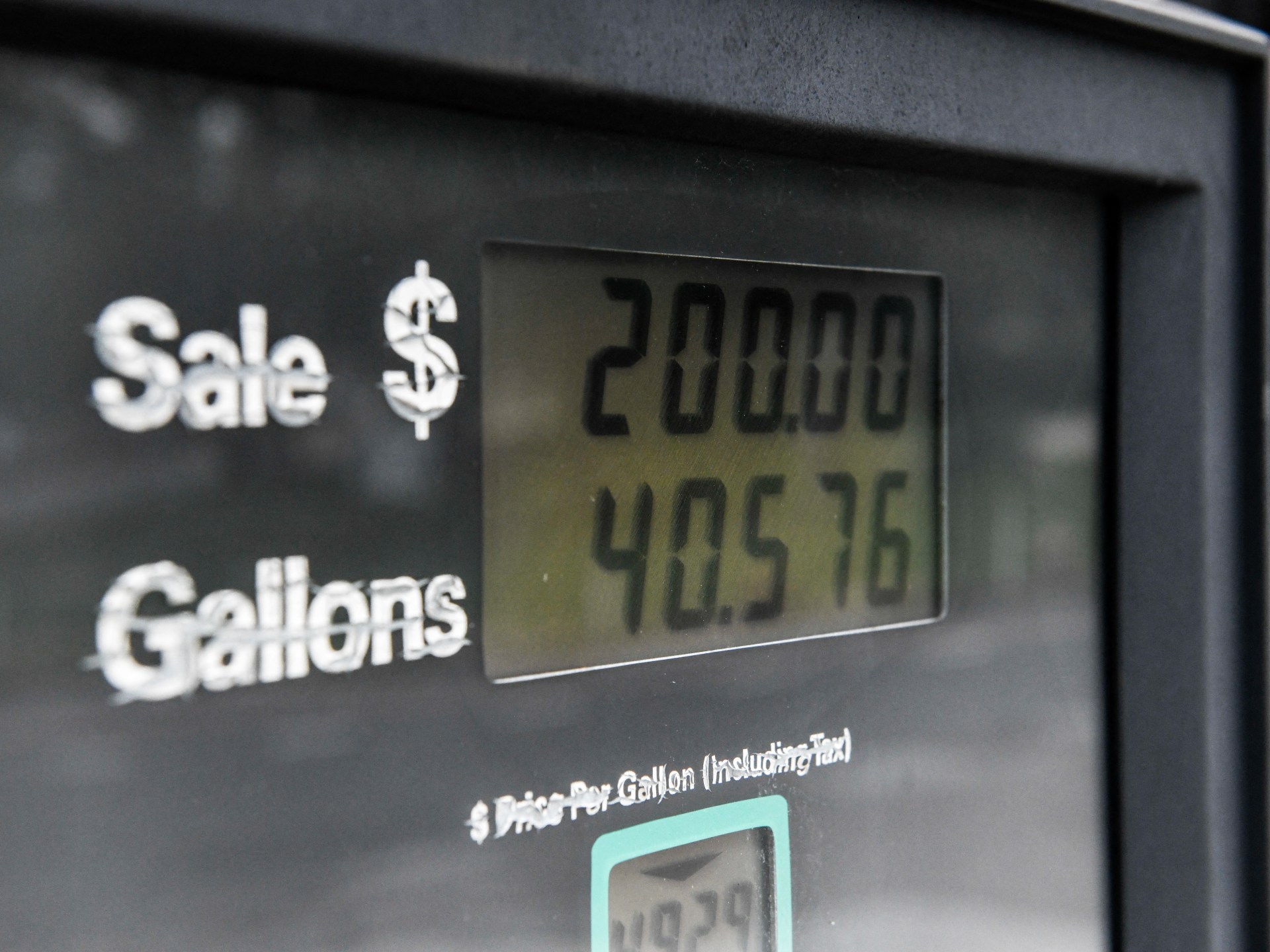Os preços da gasolina sobem à medida que as tensões EUA-Irã perturbam os mercados