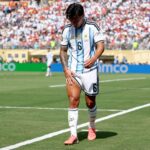 Os torcedores do Man United decidiram vender Lisandro Martinez após sua lesão na final da Copa do Mundo