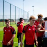 Os três jovens meio-campistas do Man Utd que podem fazer parceria com Andrey Santos x Wrexham