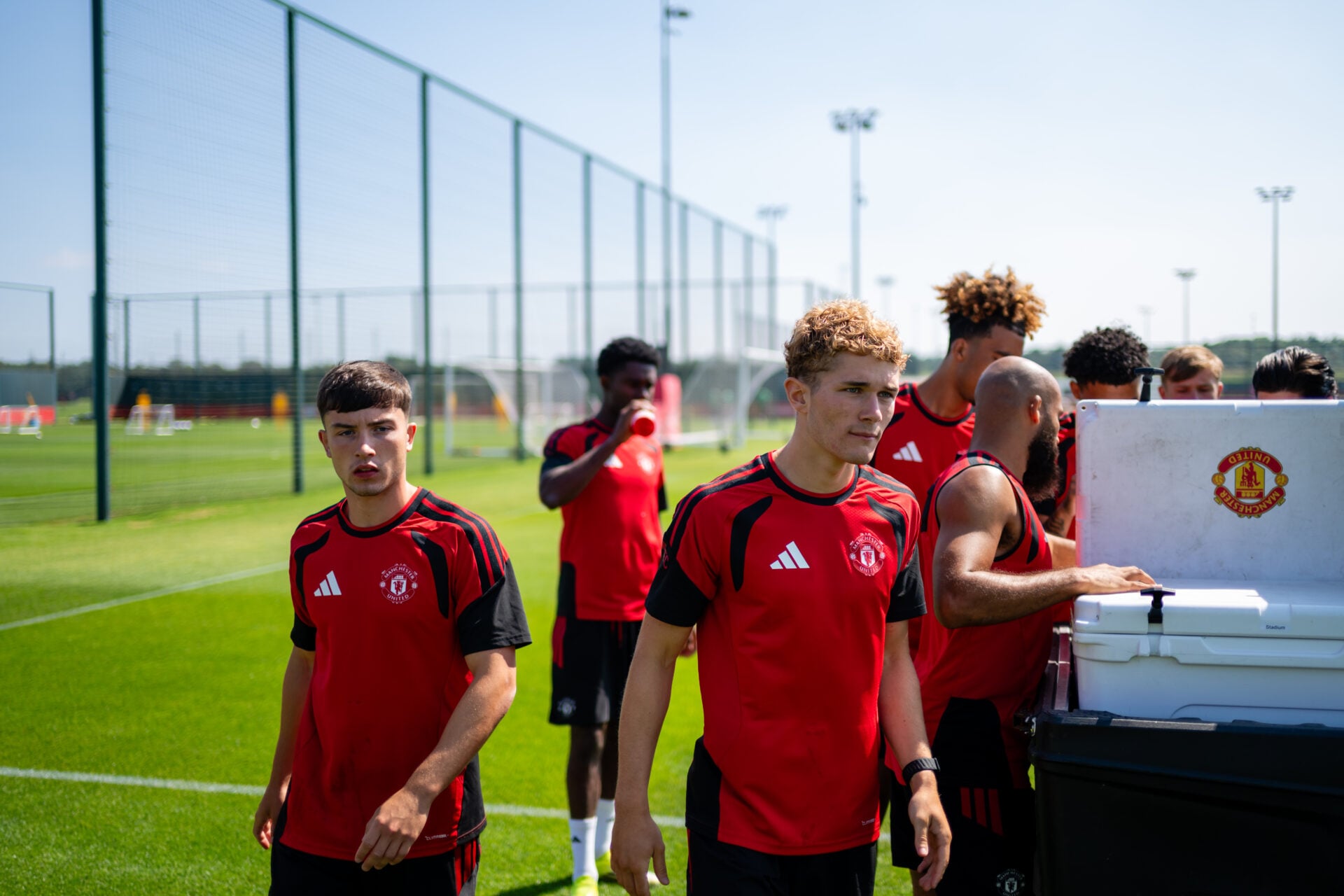 Os três jovens meio-campistas do Man Utd que podem fazer parceria com Andrey Santos x Wrexham