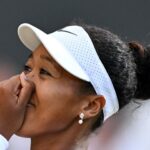 5 de julho de 2026; Londres, Reino Unido; Naomi Osaka (JPN) (L) aperta a mão de Aryna Sabalenka (R) na rede após a partida no sétimo dia do The Championships Wimbledon 2026 no All England Lawn Tennis and Croquet Club. Crédito obrigatório: Geoff Burke-Imagn Images