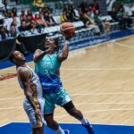 Jason Perkins, do Phoenix Fuel Masters, durante um jogo contra Magnolia Hotshots na Copa dos Governadores do PBA de 2026. –IMAGENS PBA