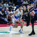 Ricci Rivero, do Phoenix Fuel Masters, durante um jogo contra o TNT Tropang 5G na PBA Commissioner's Cup.