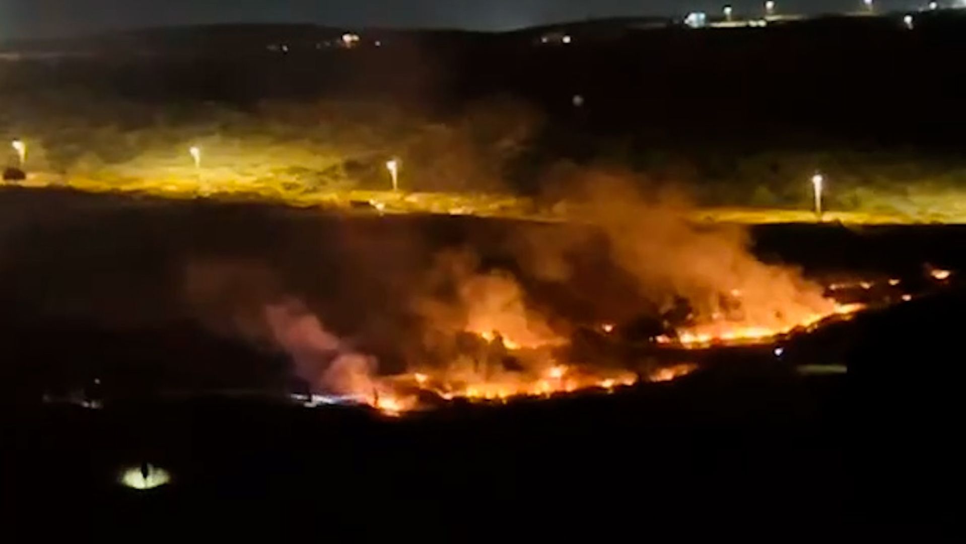 Palestinos combatem incêndios após ataques de colonos na Cisjordânia ocupada