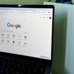 Um globo com uma barra de endereço da web cercada pelos ícones do Chrome, Firefox, Opera e Samsung Internet.