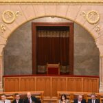 Parlamento da Hungria vota pela destituição do presidente na última medida anti-Orbán