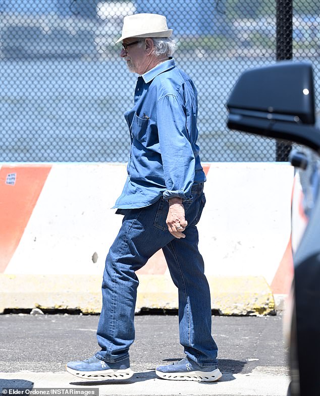 Steven Spielberg chegou a Nova York de helicóptero na sexta-feira, antes da festa de casamento de Taylor Swift e Travis Kelce no Madison Square Garden.