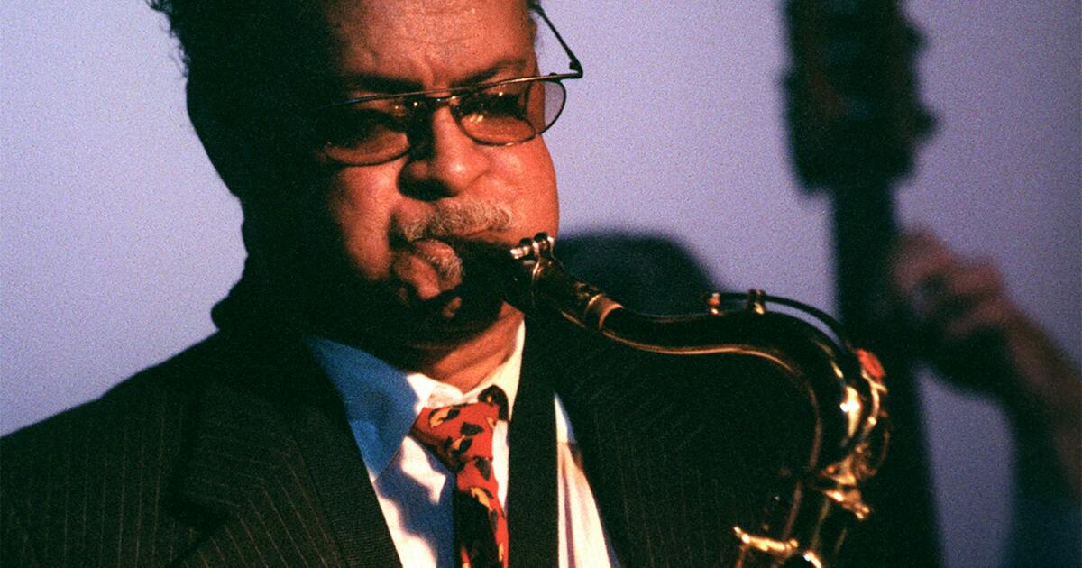 Plas Johnson, artista de jazz e saxofonista da 'Pantera Cor-de-Rosa', morre aos 94 anos