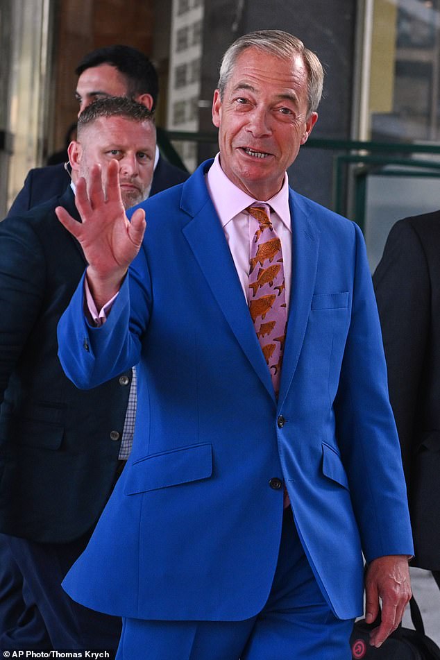 A grande aposta pré-eleitoral de Nigel Farage corre o risco de sair pela culatra hoje, depois que os principais partidos prometeram ignorar a 'façanha'