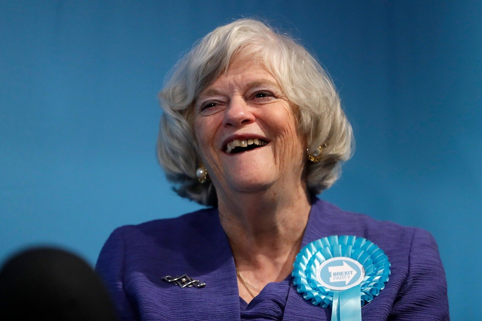 Polícia do Reino Unido investiga assassinato da política Ann Widdecombe