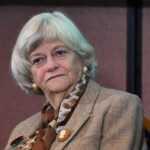 Polícia do Reino Unido liberta suspeito na investigação de assassinato da ex-deputada Ann Widdecombe