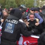 Polícia entra em confronto com manifestantes fora da reunião da AfD