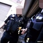 Em imagens chocantes (foto), a polícia foi gravada discutindo a tentativa de 'enquadrar' suspeitos, prender ilegalmente pessoas negras e visitar um bordel para sexo