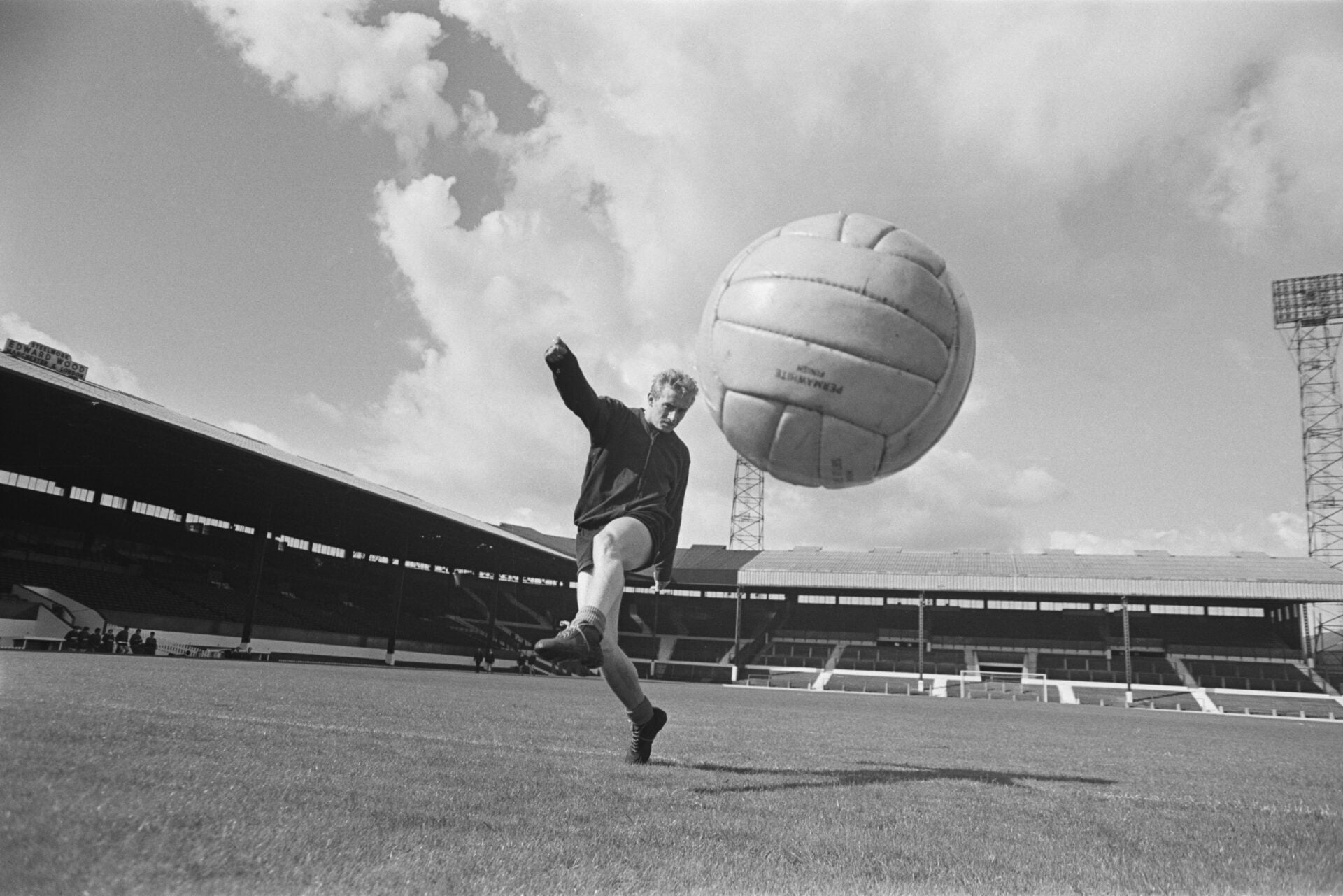 Por dentro da temporada imparável e recorde de 'The King' Denis Law no Man Utd