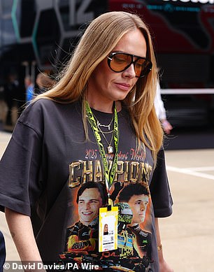 Por dentro da transformação de Adele, enquanto especialistas em cosméticos avaliam o novo visual drástico da estrela depois que ela perdeu 45 quilos e ficou 'viciada em exercícios'