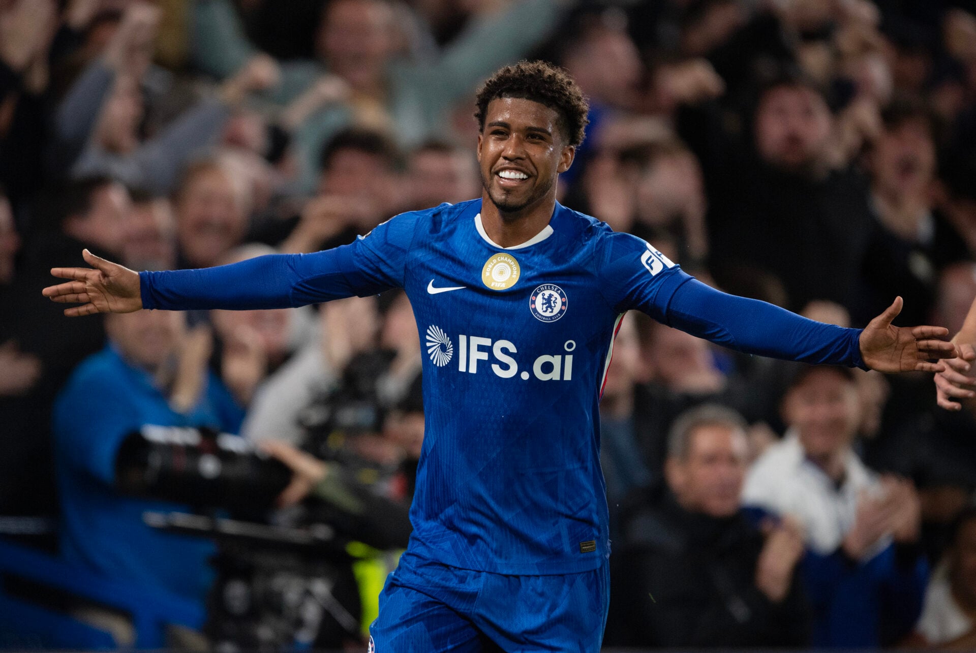 Por que a estatística de 2% superior torna Andrey Santos, alvo de £ 50 milhões, uma escolha perfeita para o Manchester United