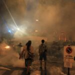 A polícia entra em confronto com manifestantes em Bolonha depois que uma manifestação sobre a morte de Abderrahim Fakir se tornou violenta.