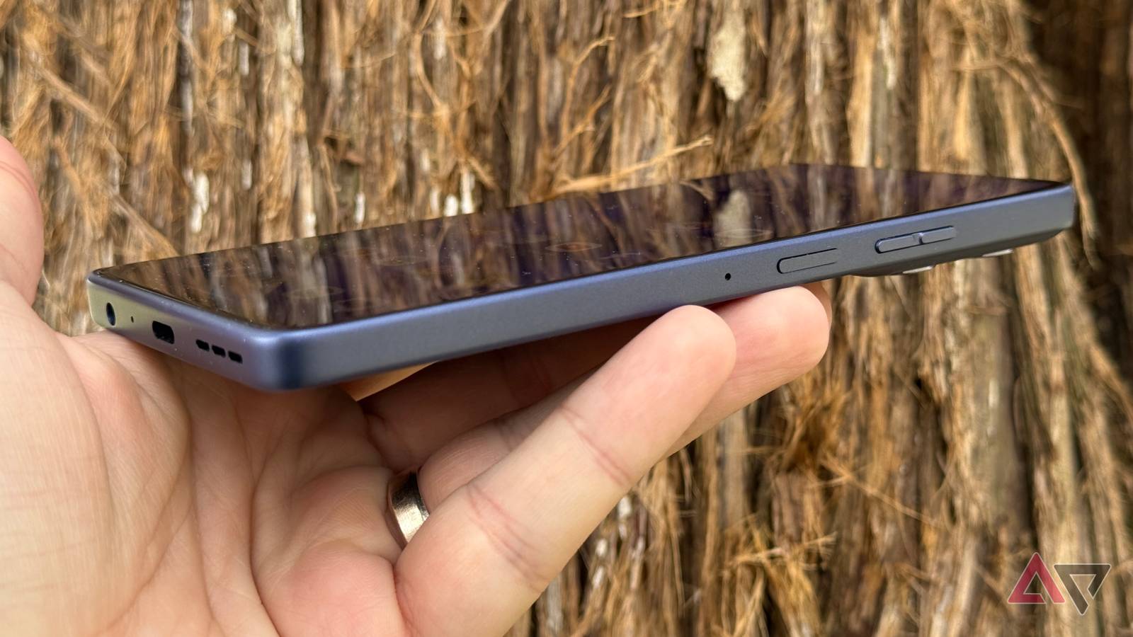 O Moto G Power (2025) em verde.