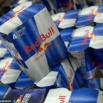 Bebidas como Red Bull, Monster e Prime não poderão mais ser vendidas para menores de 16 anos