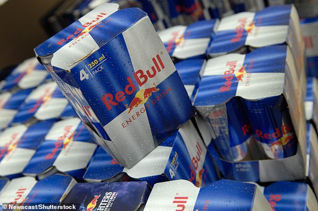 Bebidas como Red Bull, Monster e Prime não poderão mais ser vendidas para menores de 16 anos
