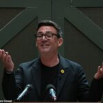 O PM em espera, Andy Burnham, falou no Museu de História do Povo em Manchester na segunda-feira